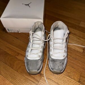Women Jordan 11 Retro, size 10.5 , Color: White/Metallic Silver